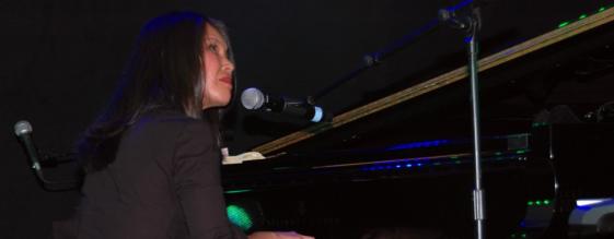 Photo ryoko au piano 0