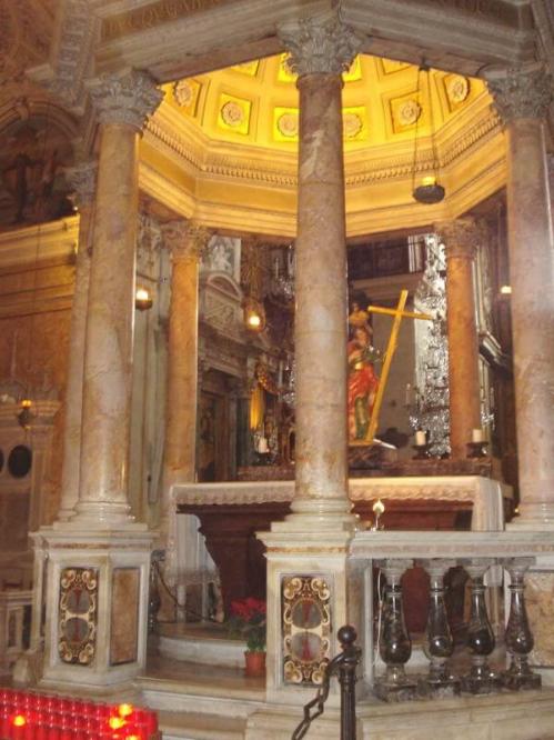 St helena s altar in santa maria in aracoeli